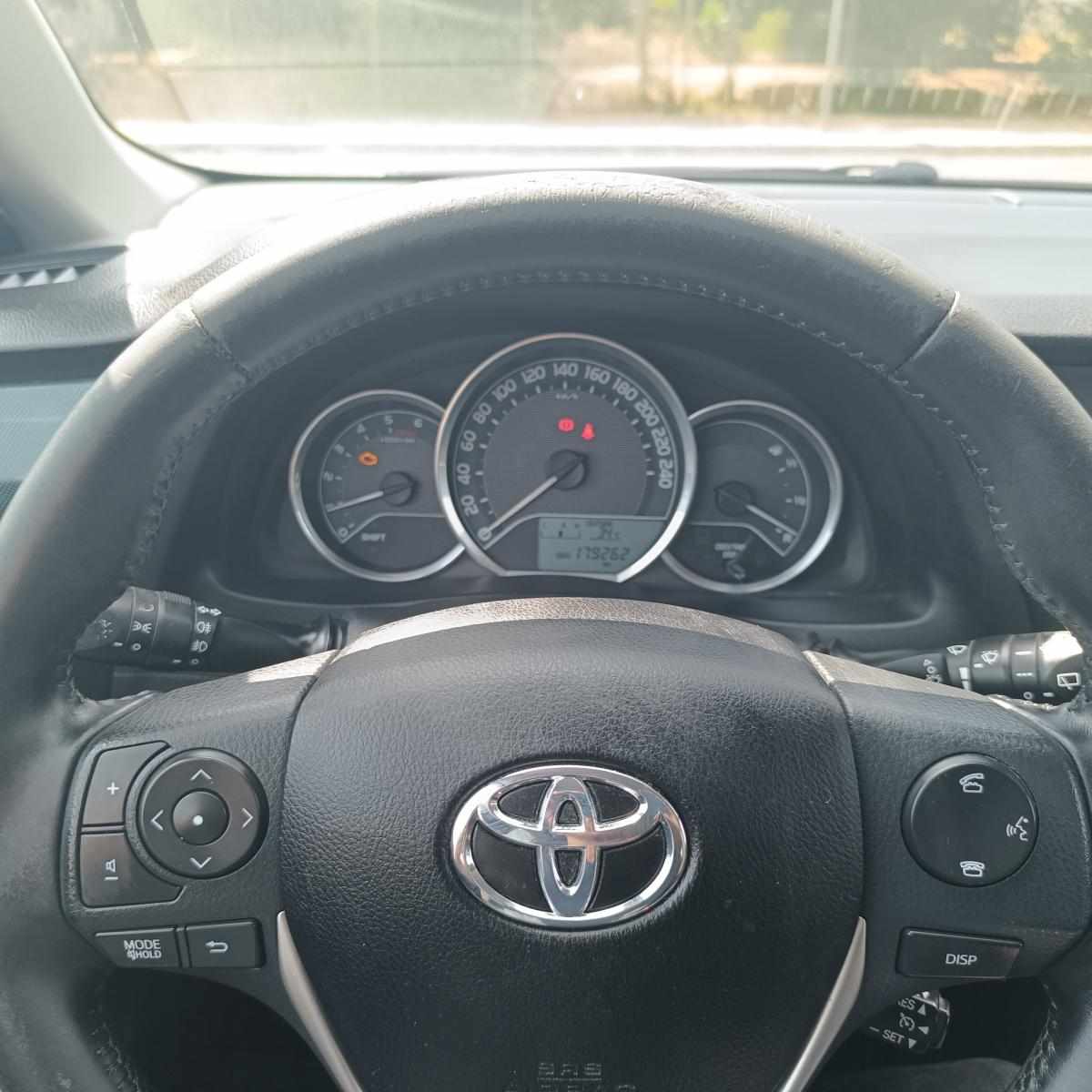 toyota-auris-touring-sports-1-4-d-2016-diesel-1400cc