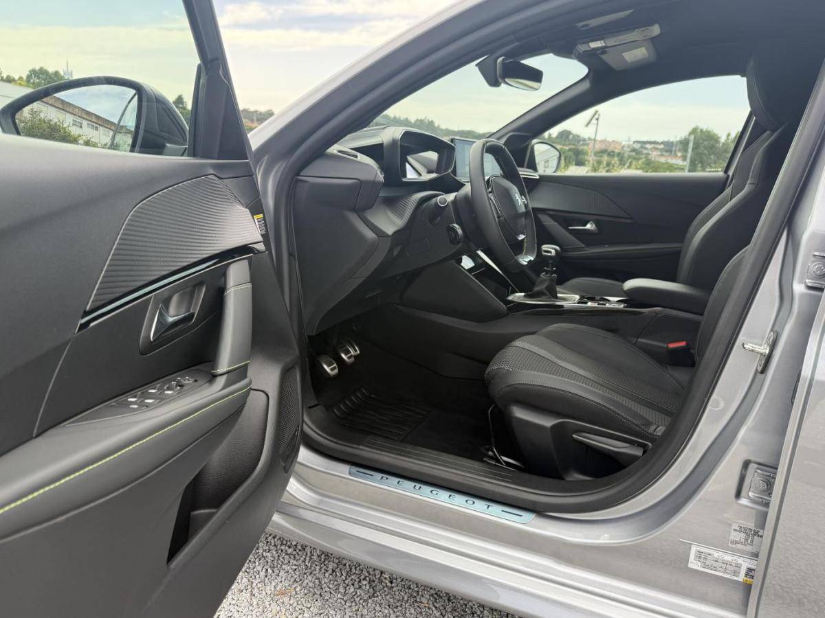 peugeot-208-2023-gasolina-1199cc