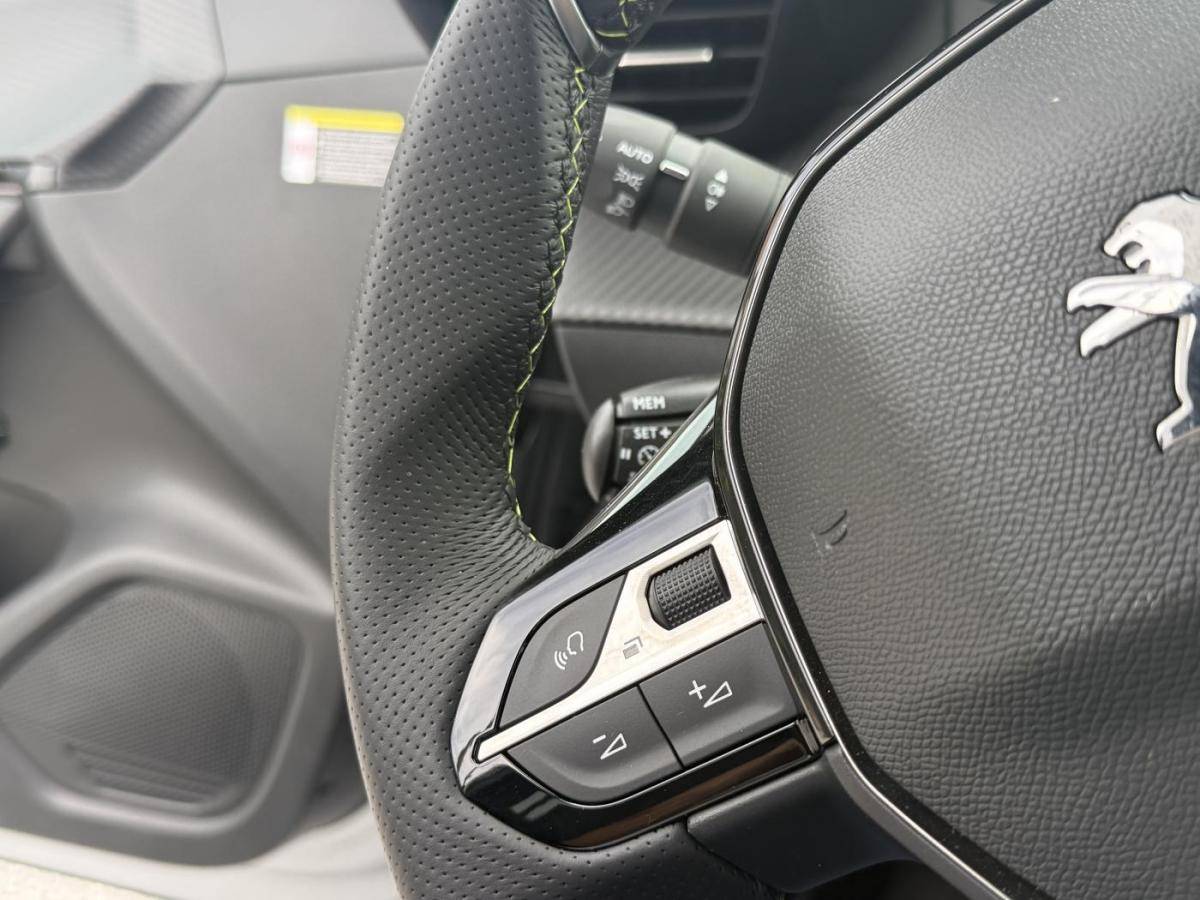 peugeot-208-2023-gasolina-1199cc