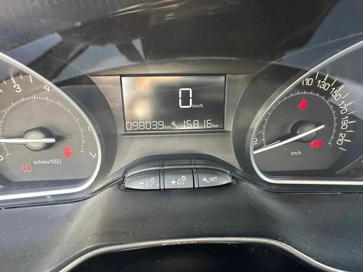 peugeot-208-1-2-vti-2016-gasolina-1199cc