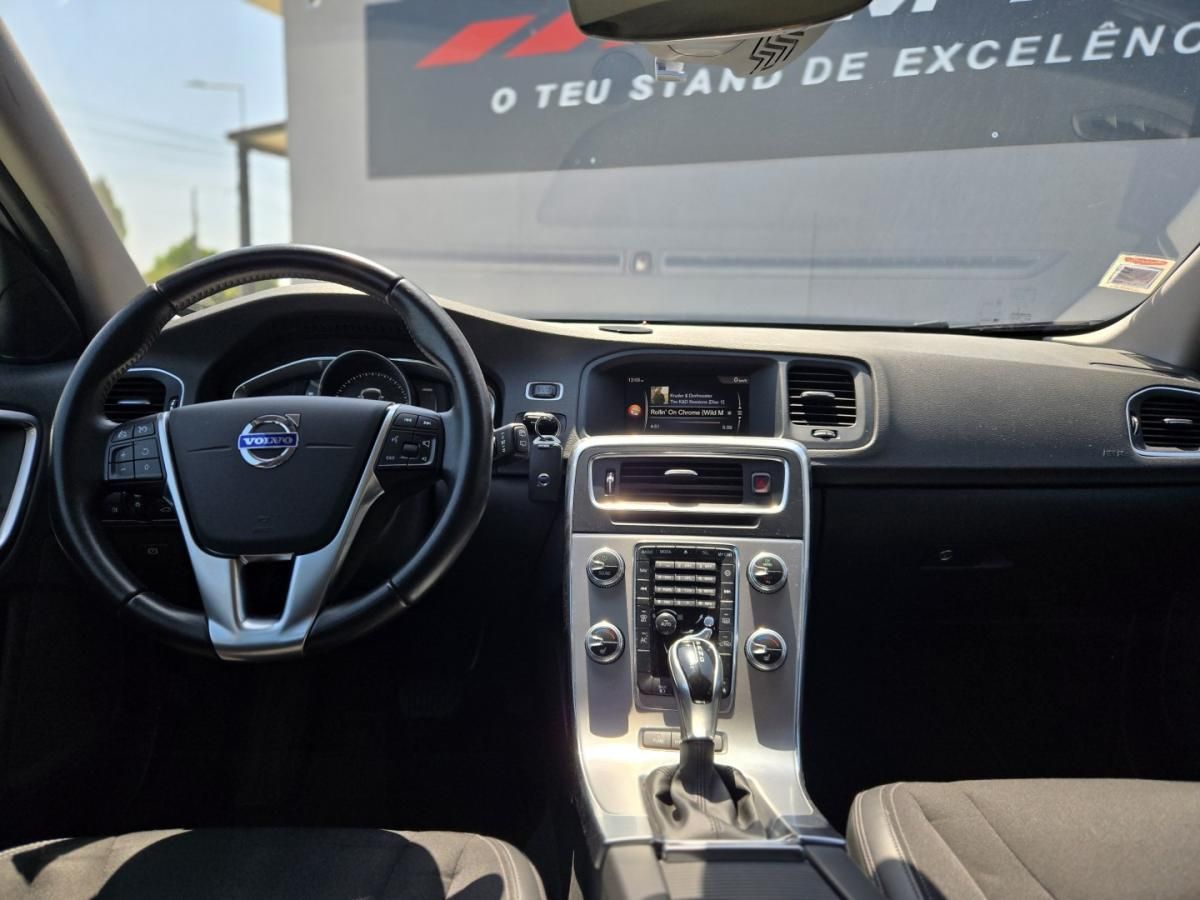 volvo-v60-2017-hibrido-2400cc