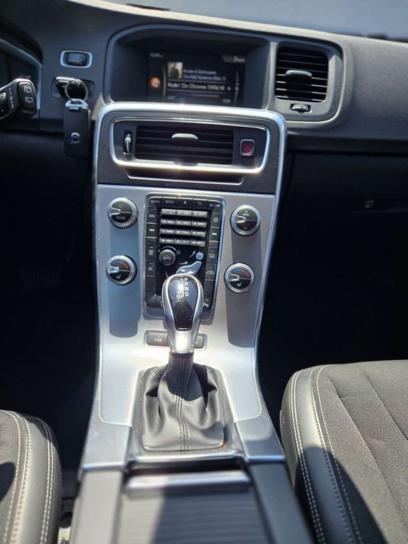 volvo-v60-2017-hibrido-2400cc