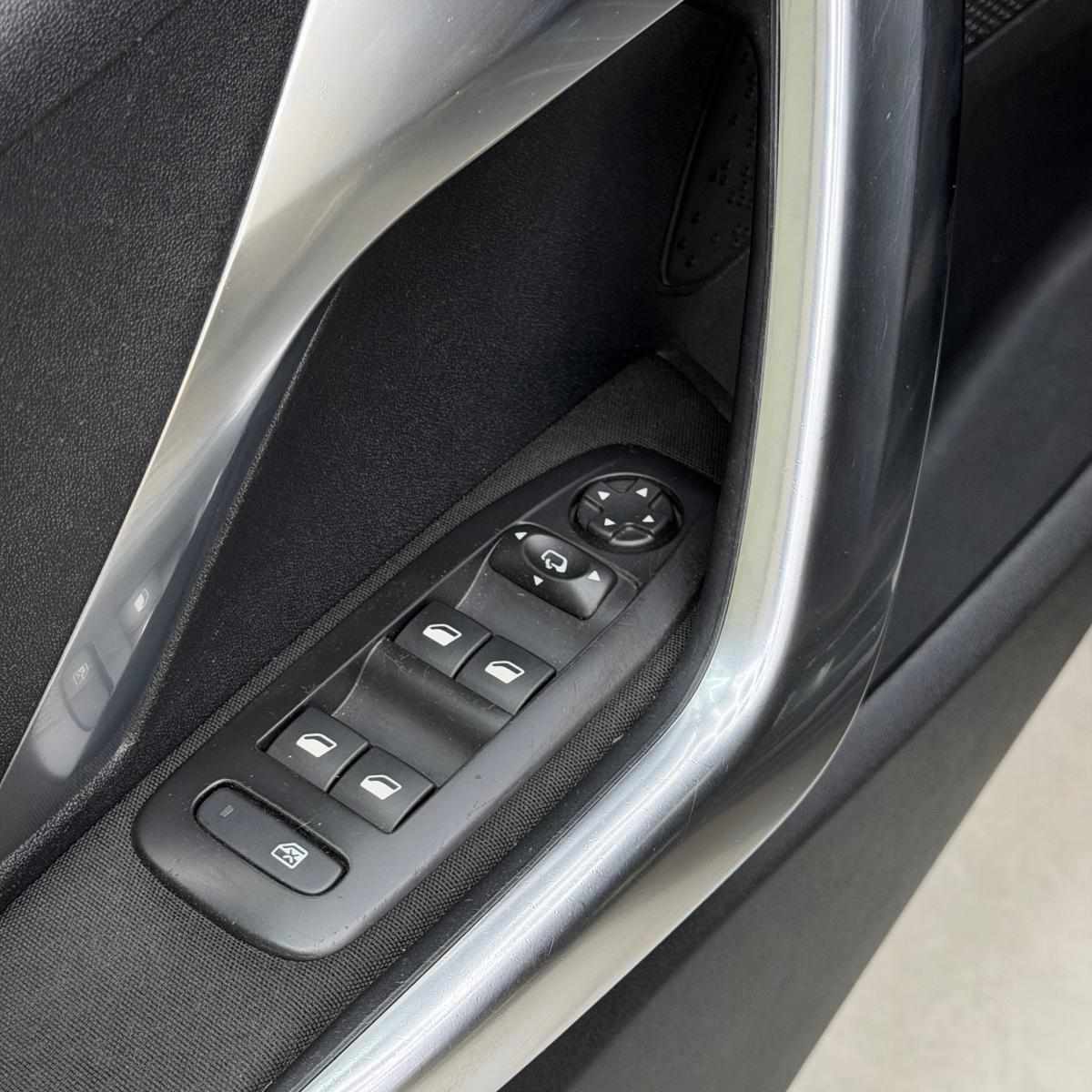 peugeot-2008-1-2-e-thp-2015-gasolina-1198cc