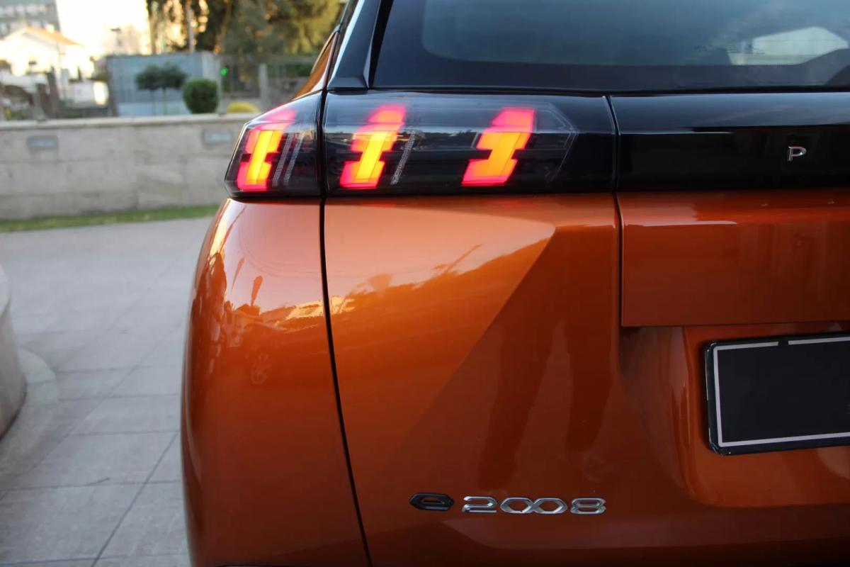 peugeot-e-2008-2020-eletrico-200cc