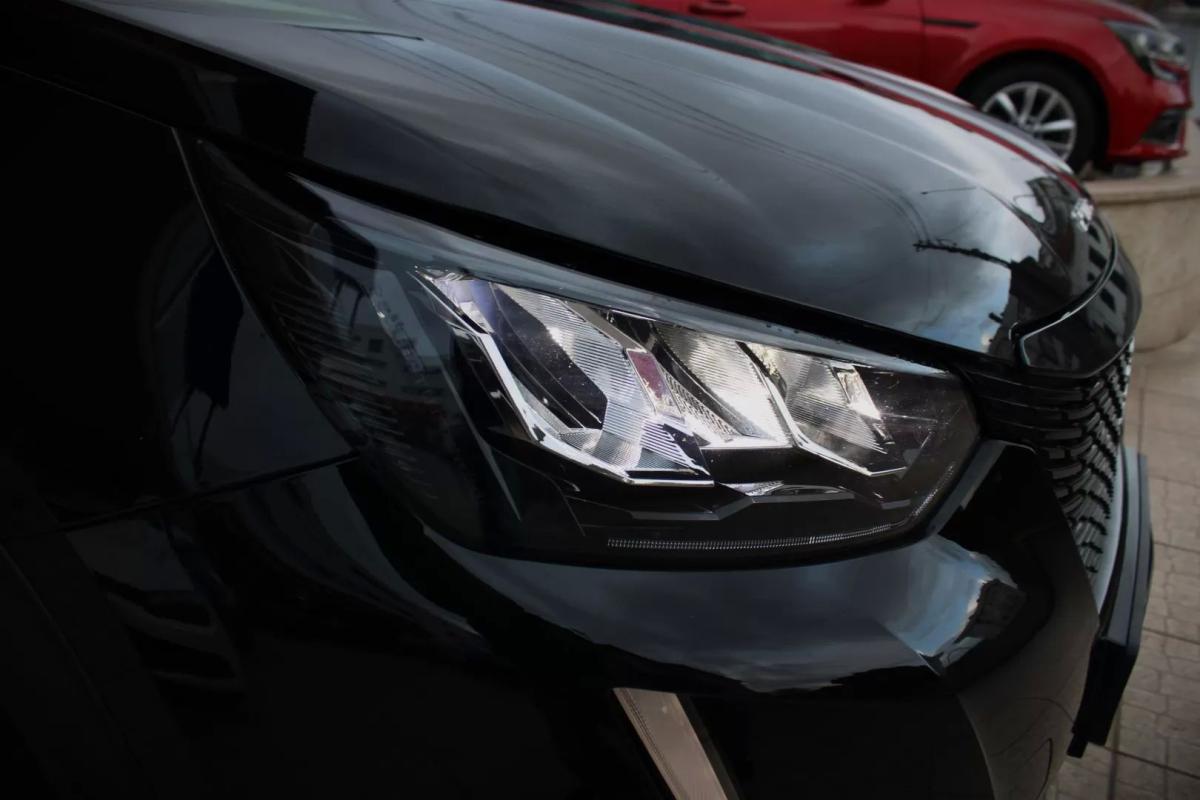 peugeot-e-2008-2020-eletrico-0cc