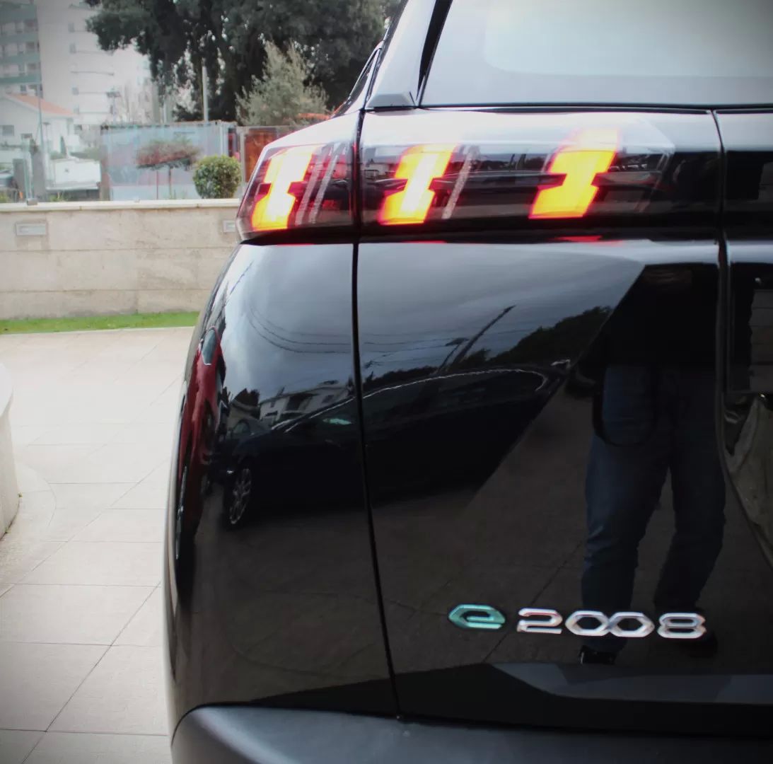 peugeot-e-2008-2020-eletrico-0cc