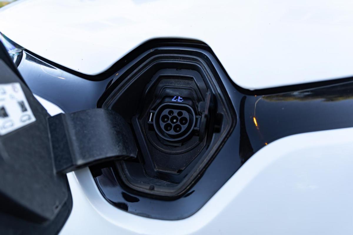 renault-zoe-2017-eletrico-0cc