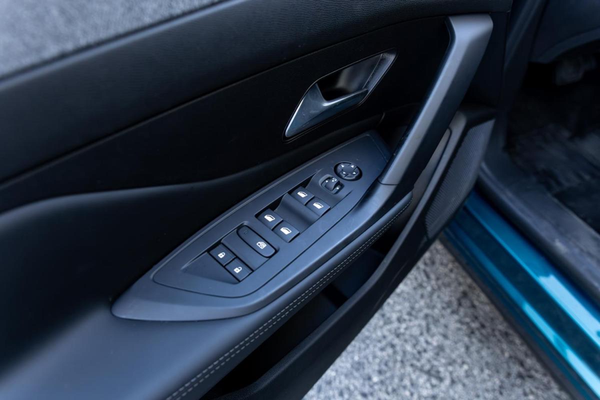 peugeot-e-208-2024-eletrico-0cc