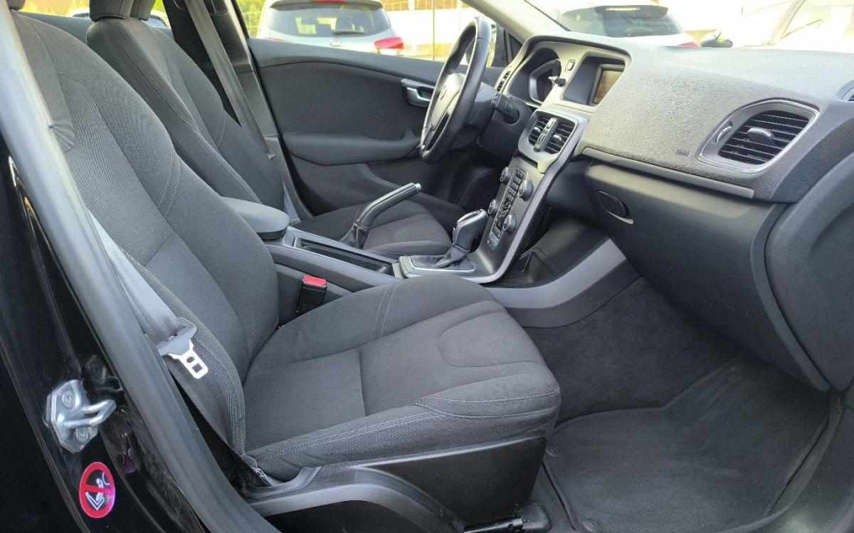 volvo-v40-d2-2017-diesel-1969cc