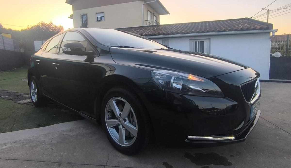 volvo-v40-d2-2017-diesel-1969cc