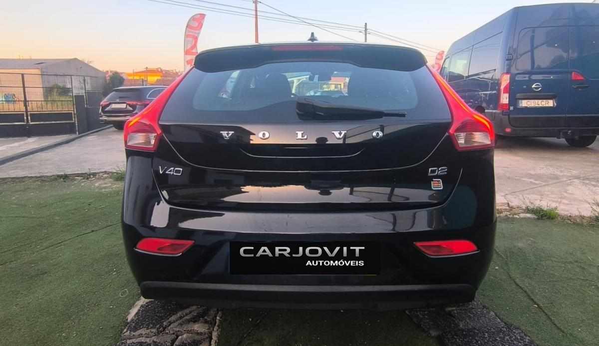 volvo-v40-d2-2017-diesel-1969cc