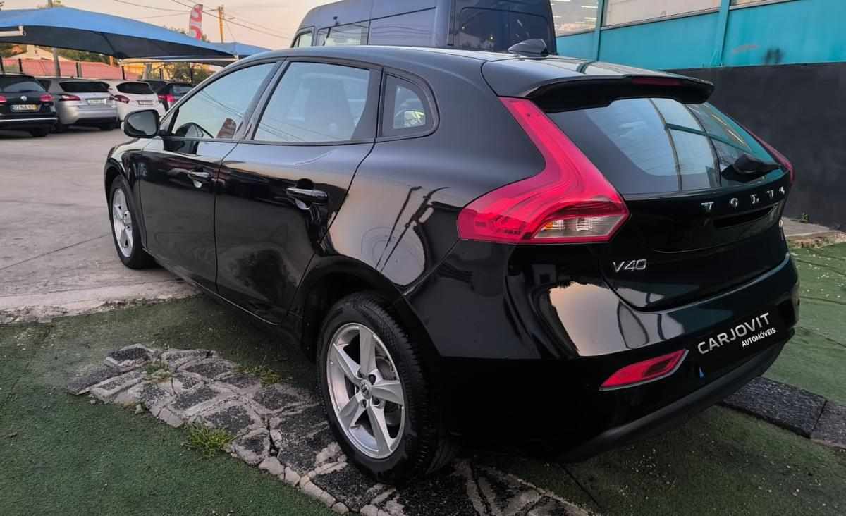 volvo-v40-d2-2017-diesel-1969cc