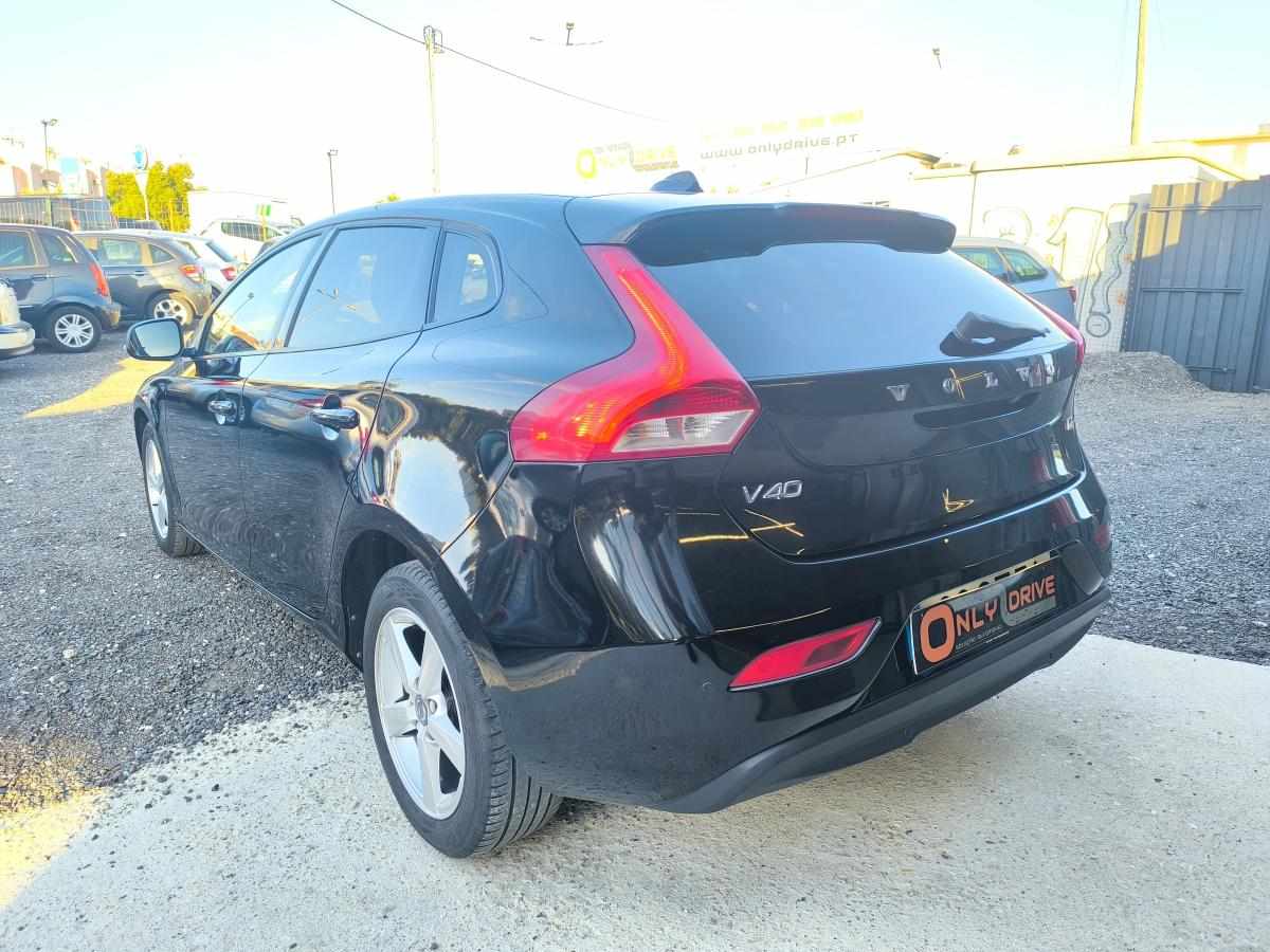 volvo-v40-d2-2017-diesel-1969cc