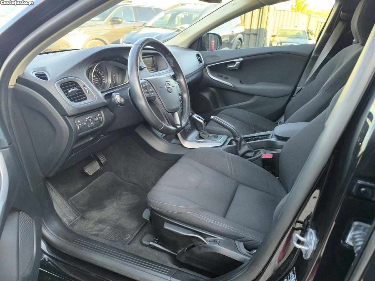 volvo-v40-d2-2017-diesel-1969cc