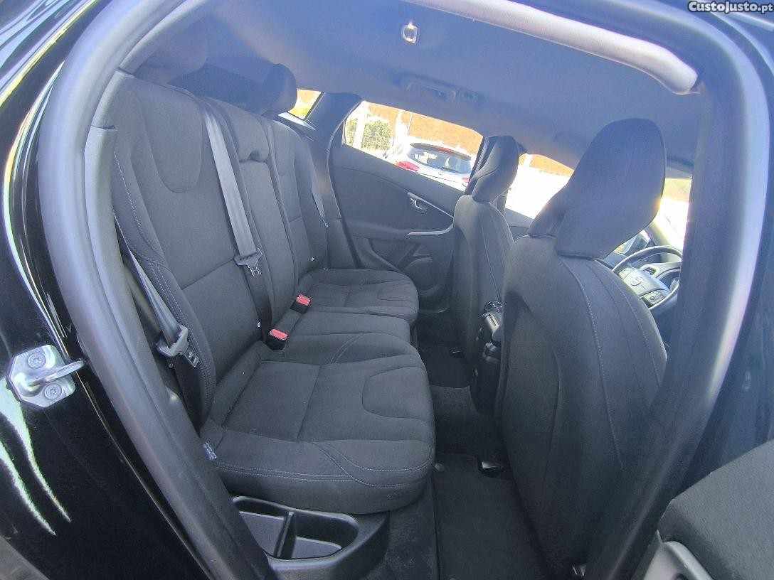 volvo-v40-d2-2017-diesel-1969cc