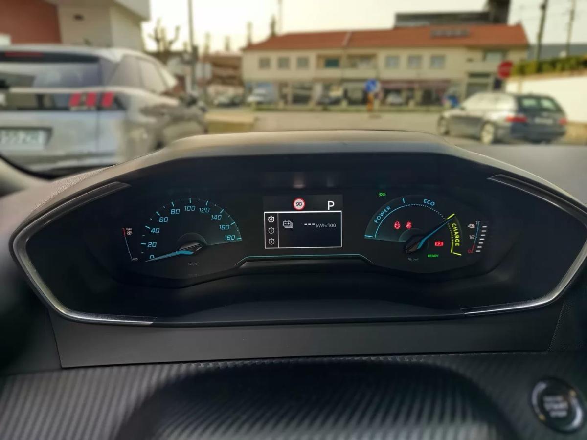 peugeot-e-2008-2022-eletrico-200cc