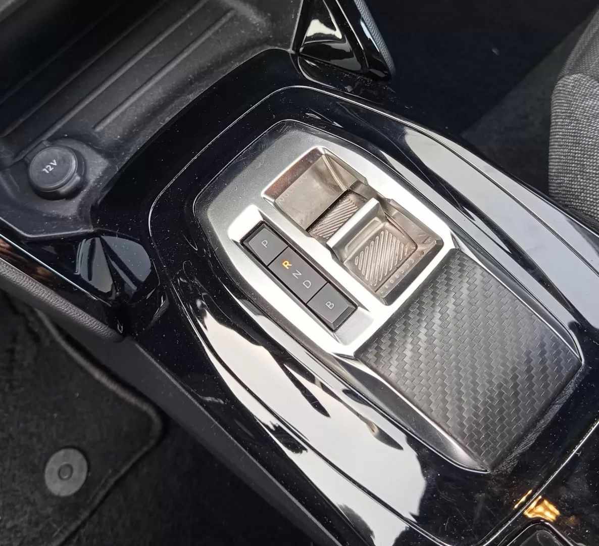 peugeot-e-2008-2022-eletrico-200cc