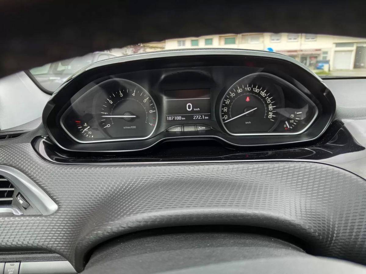 peugeot-208-2018-gasolina-1199cc
