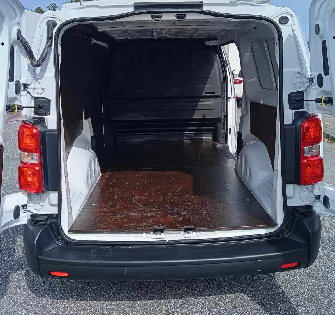 peugeot-expert-2023-eletrico-200cc