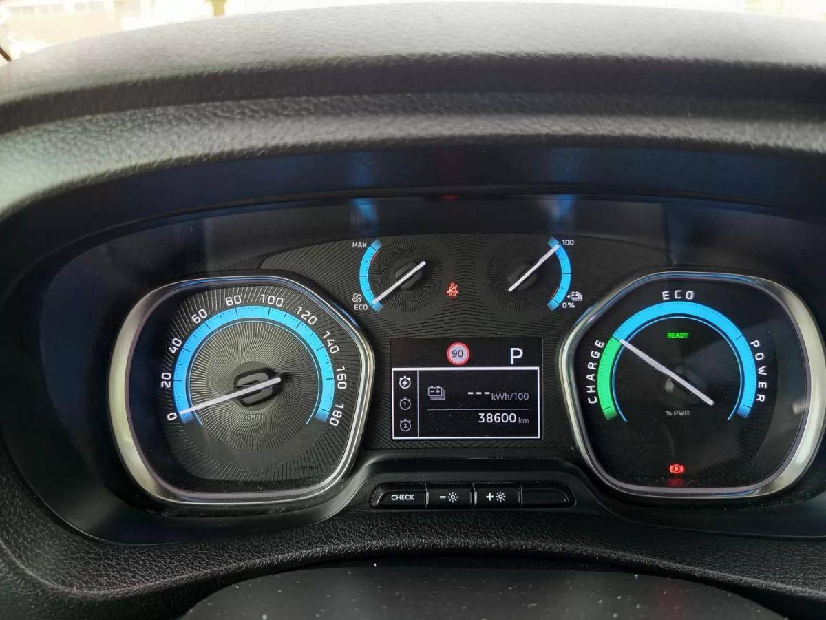 peugeot-expert-2023-eletrico-200cc