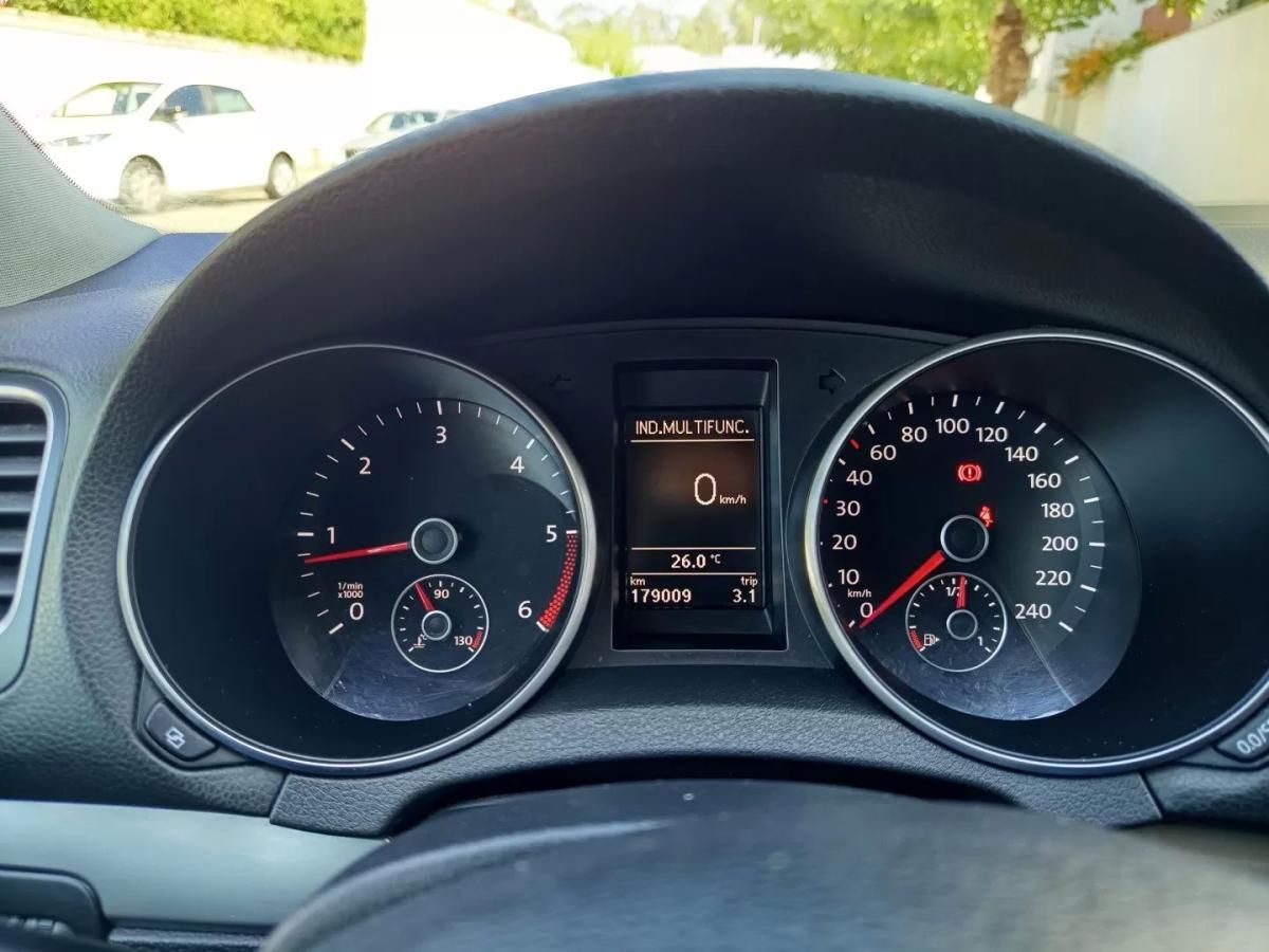 volkswagen-golf-2010-diesel-1598cc