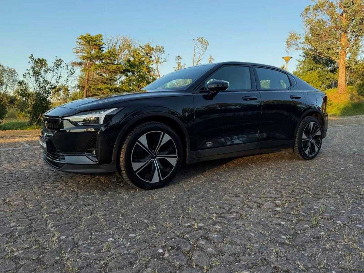 polestar-2-2022-eletrico-200cc