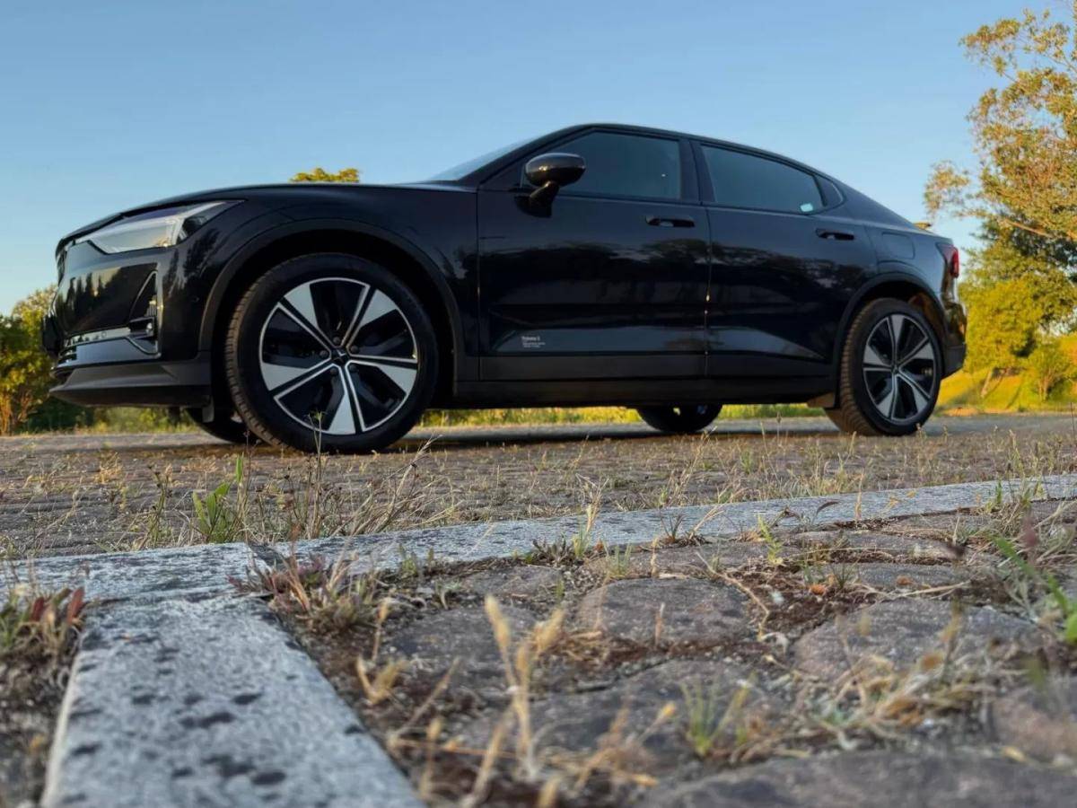polestar-2-2022-eletrico-200cc
