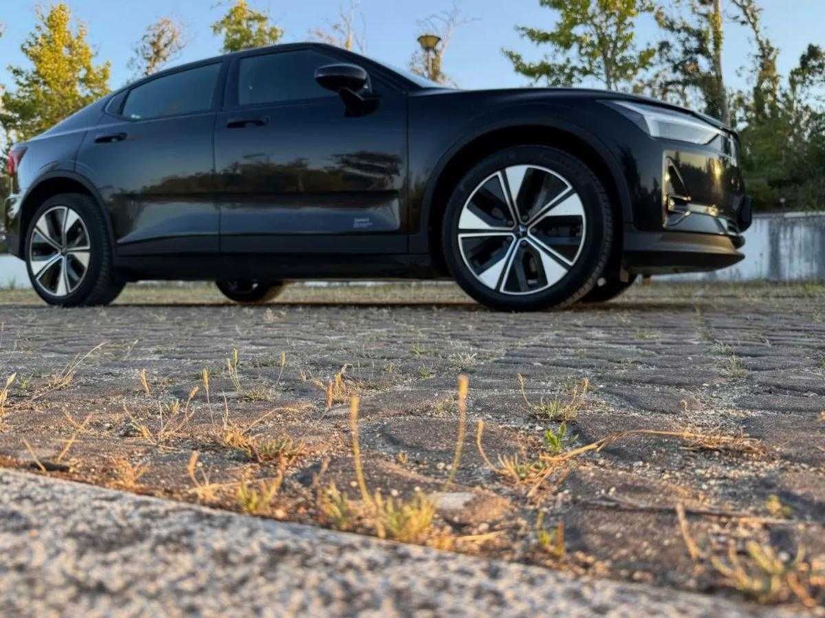 polestar-2-2022-eletrico-200cc