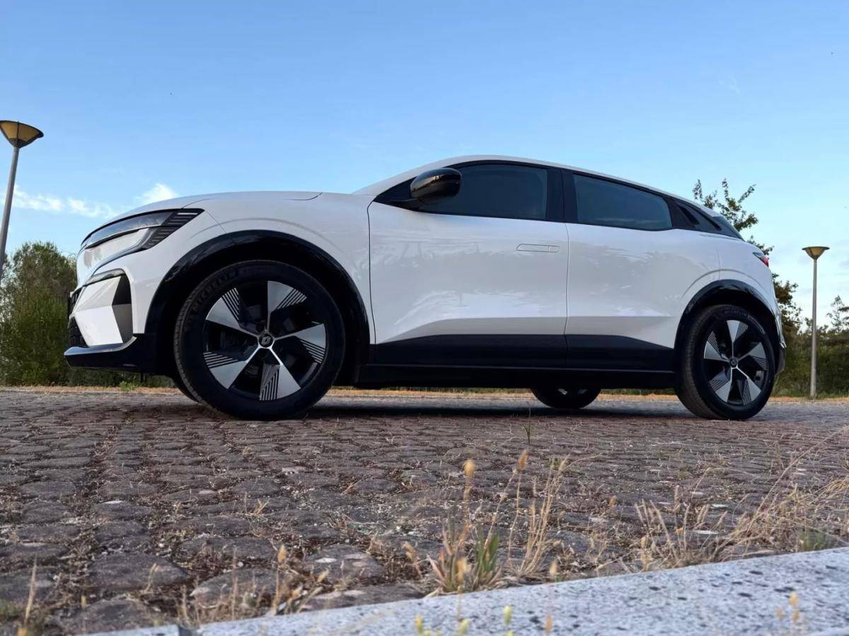 renault-megane-e-tech-2022-eletrico-200cc