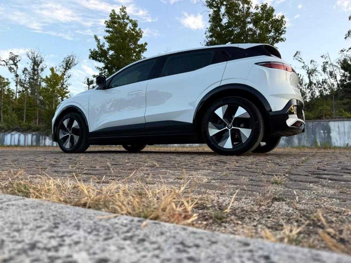 renault-megane-e-tech-2022-eletrico-200cc