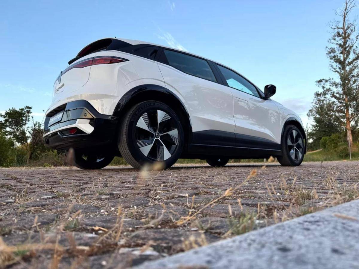 renault-megane-e-tech-2022-eletrico-200cc