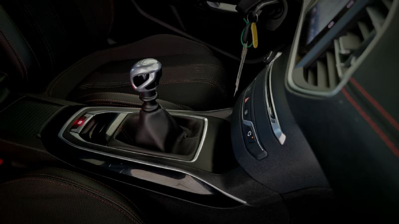 peugeot-308-sw-2018-diesel-1499cc