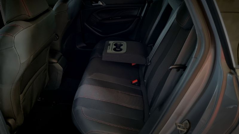 peugeot-308-sw-2018-diesel-1499cc