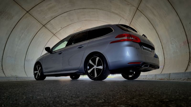 peugeot-308-sw-2018-diesel-1499cc