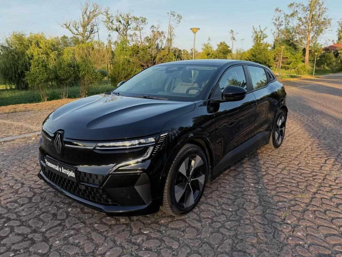 renault-megane-e-tech-2023-eletrico-200cc