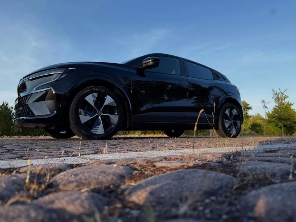 renault-megane-e-tech-2023-eletrico-200cc