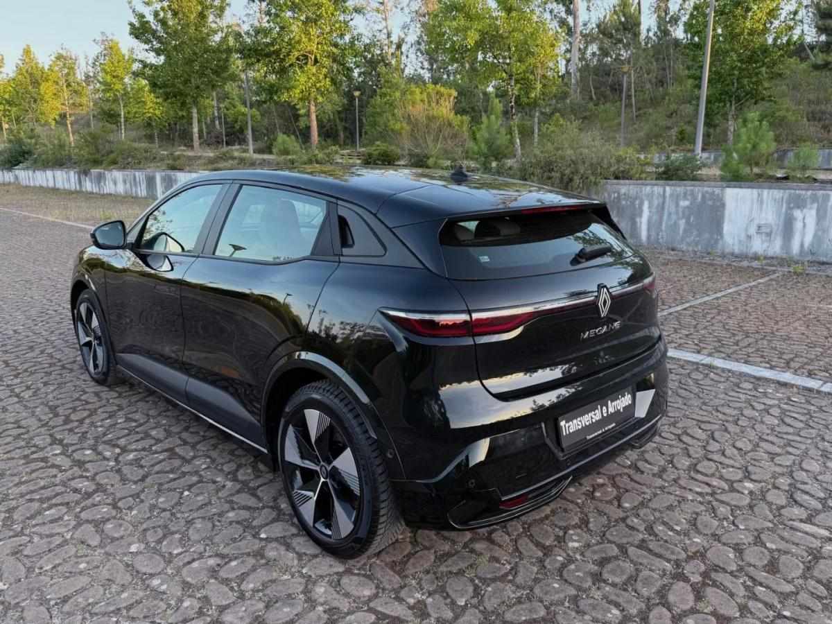 renault-megane-e-tech-2023-eletrico-200cc