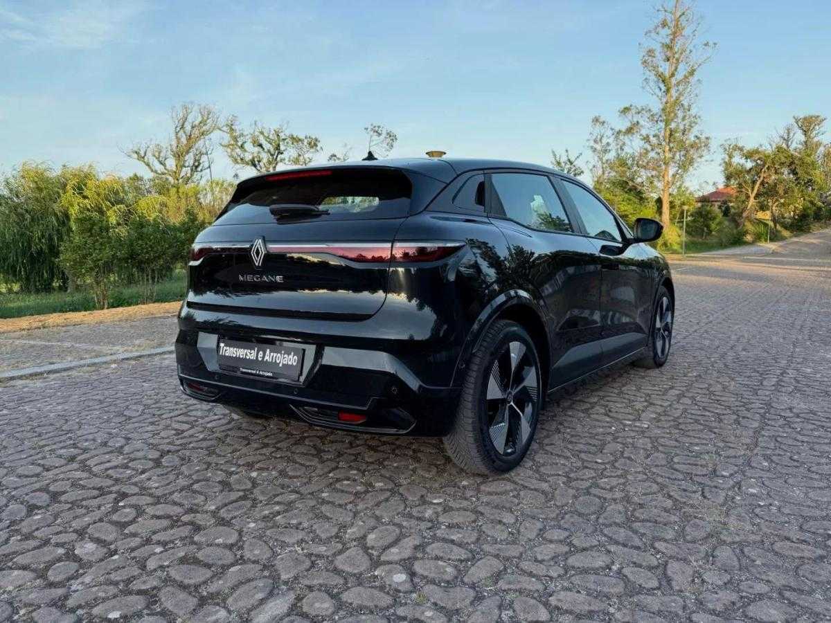 renault-megane-e-tech-2023-eletrico-200cc