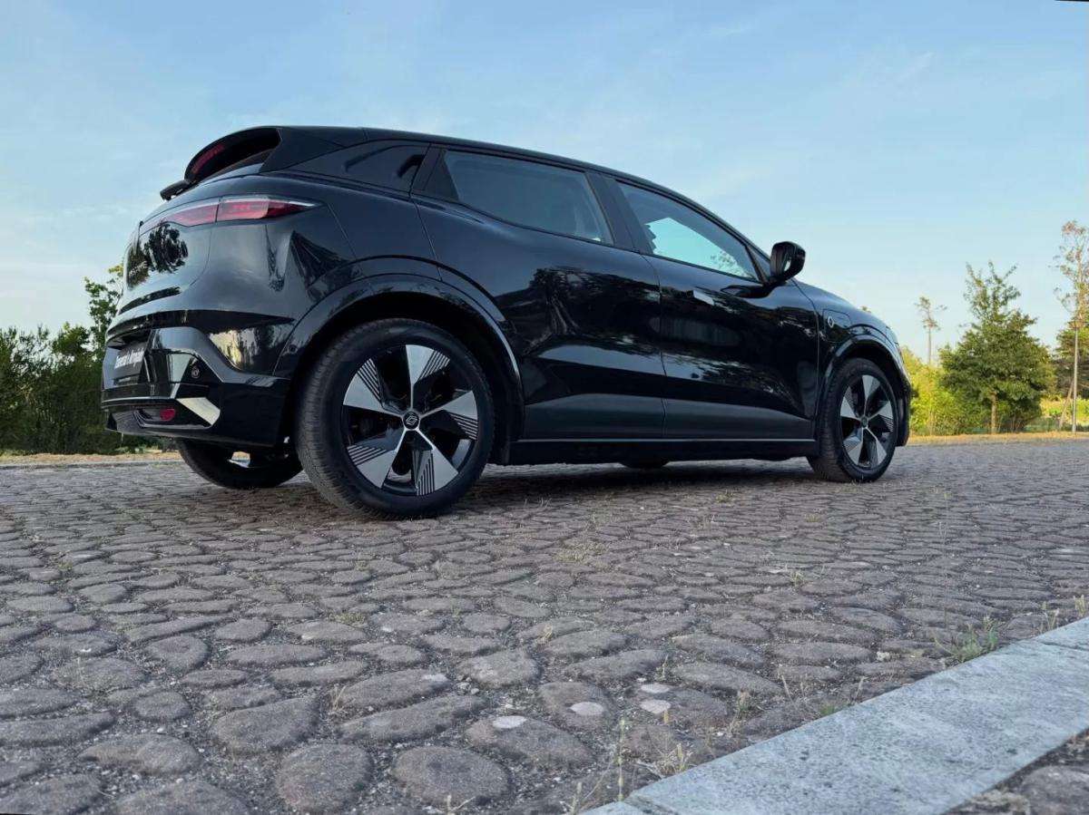 renault-megane-e-tech-2023-eletrico-200cc