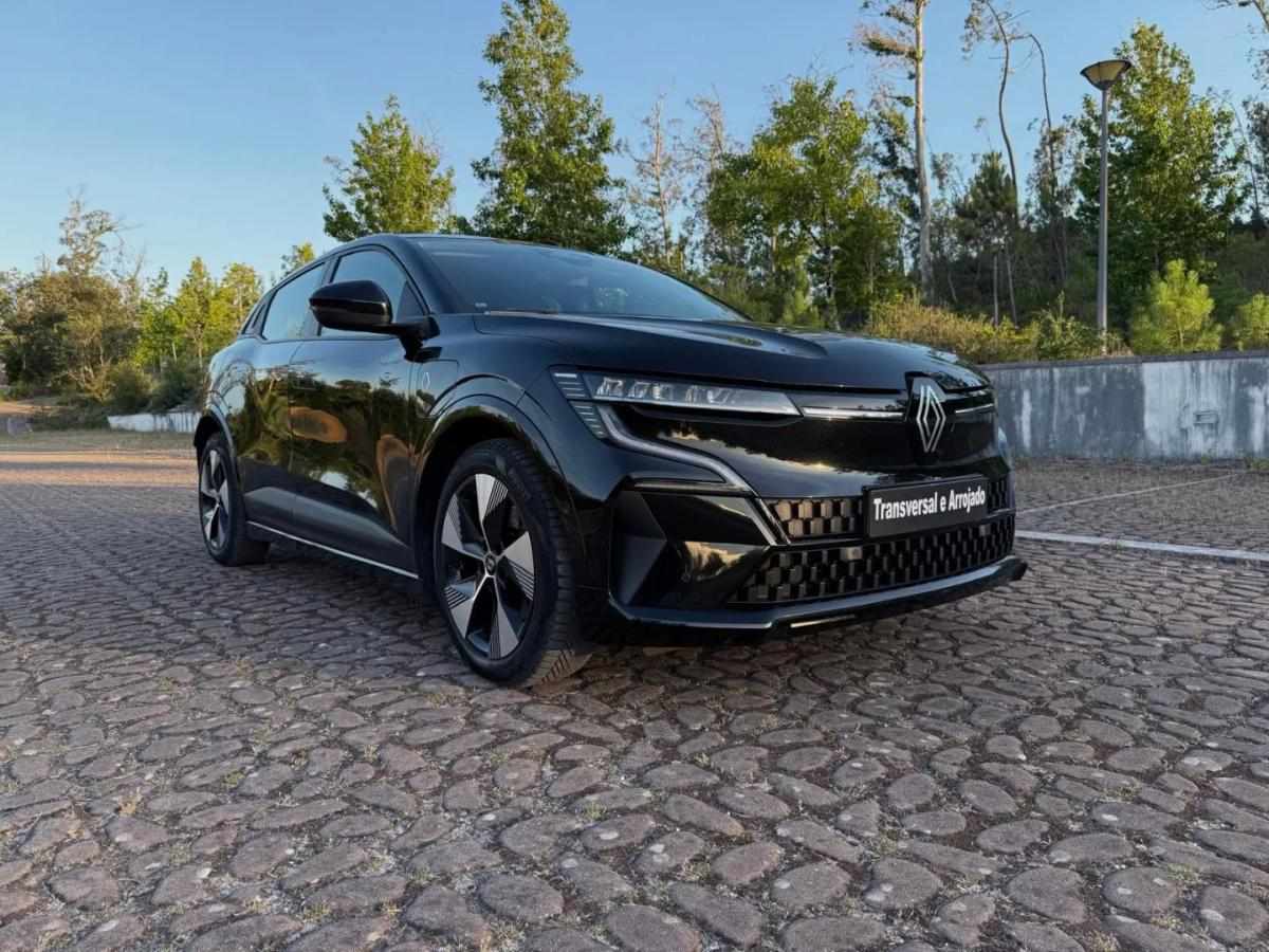 renault-megane-e-tech-2023-eletrico-200cc