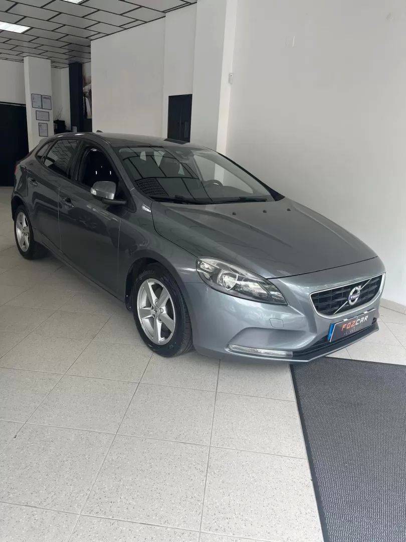 volvo-v40-2016-diesel-1560cc
