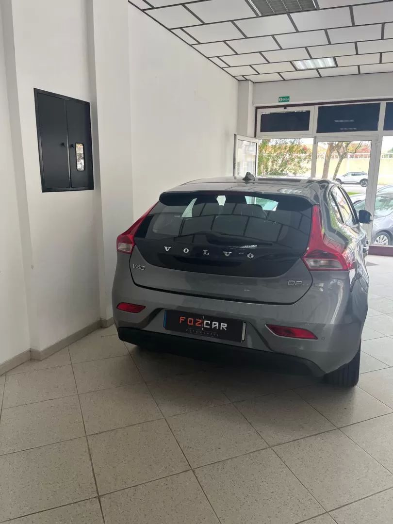 volvo-v40-2016-diesel-1560cc
