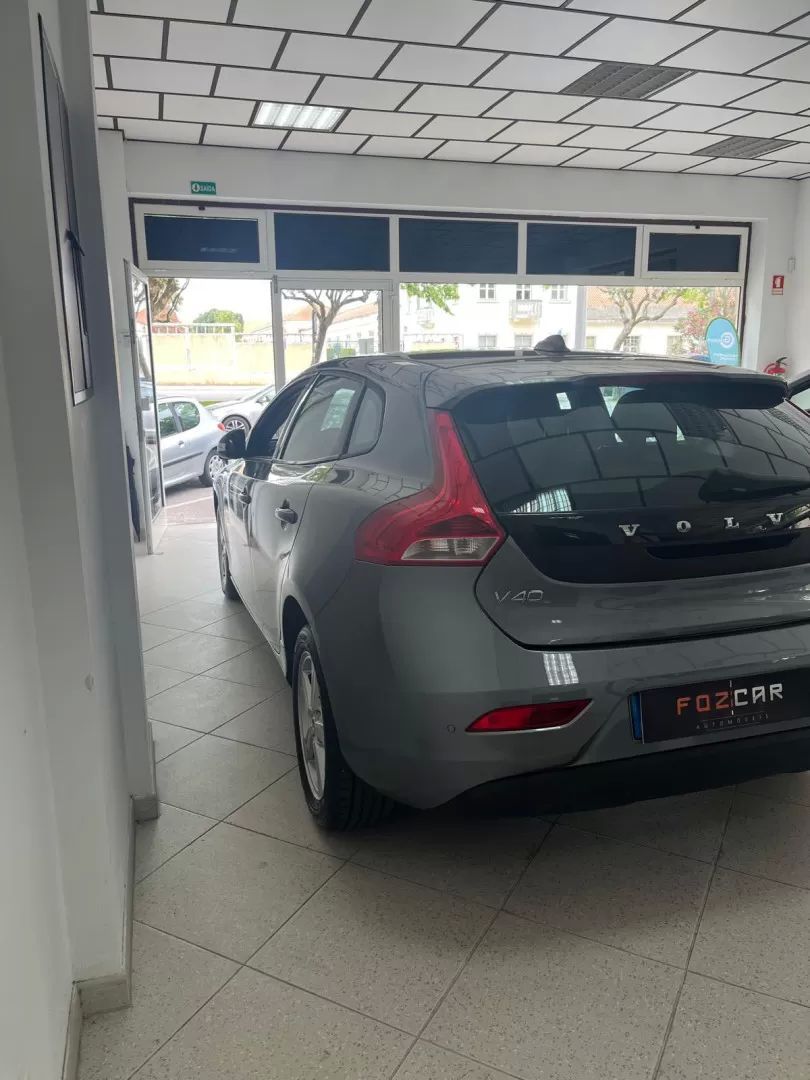volvo-v40-2016-diesel-1560cc