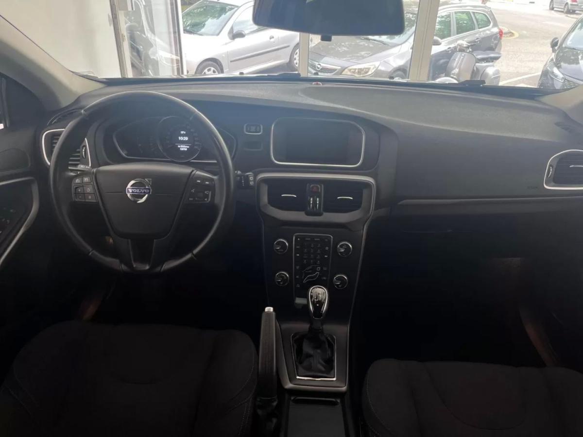volvo-v40-2016-diesel-1560cc