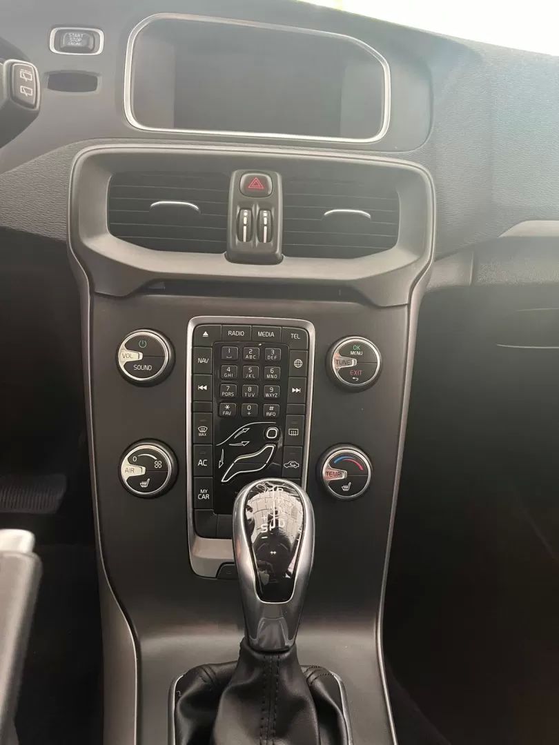 volvo-v40-2016-diesel-1560cc