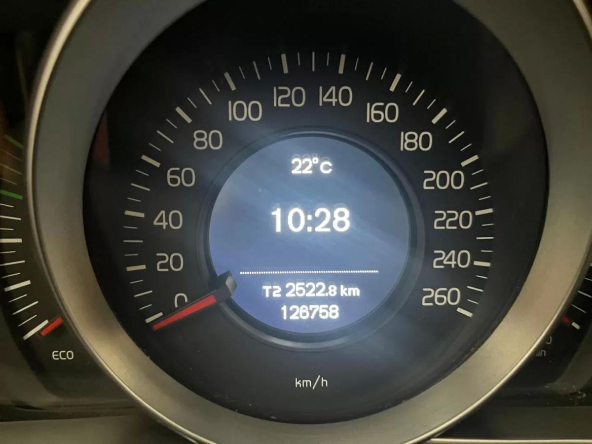 volvo-v40-2016-diesel-1560cc
