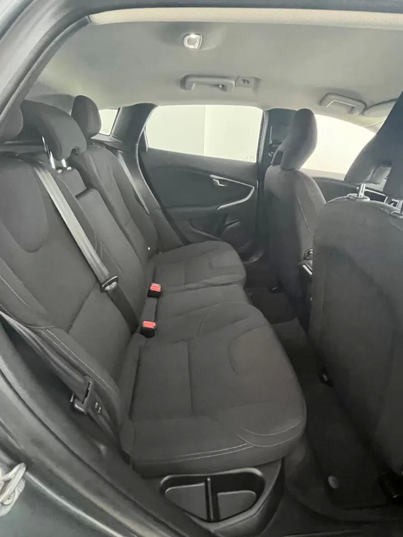 volvo-v40-2016-diesel-1560cc