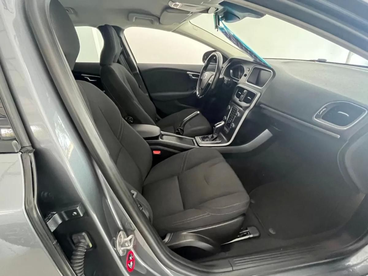 volvo-v40-2016-diesel-1560cc