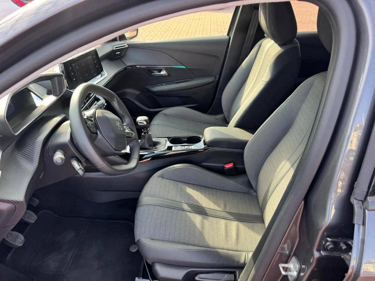peugeot-208-2023-gasolina-1199cc