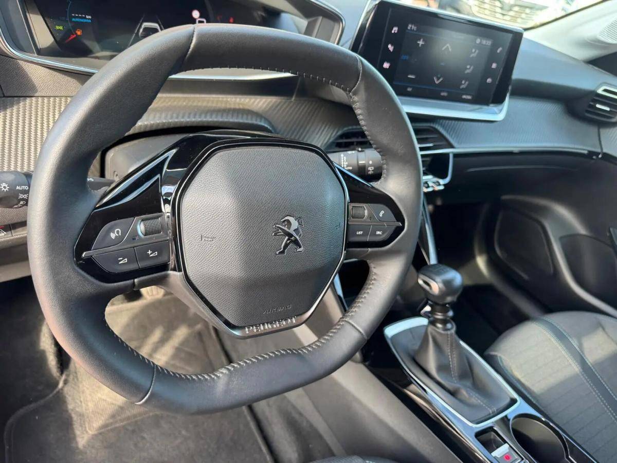 peugeot-208-2023-gasolina-1199cc